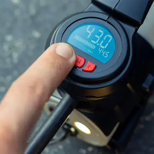 Viair 85P Every Vehicle Carry Digital Portable Compressor (Twist-On Chick)